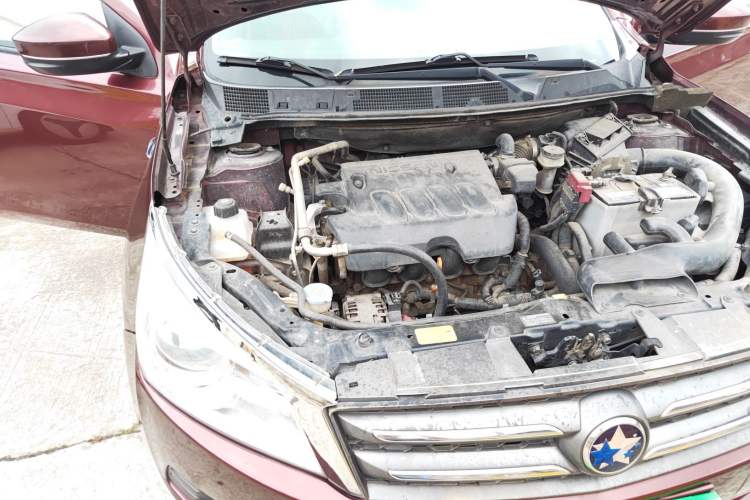Used Venucia T70 2015 2.0L CVT Smart Choice Edition Engine Bay Right