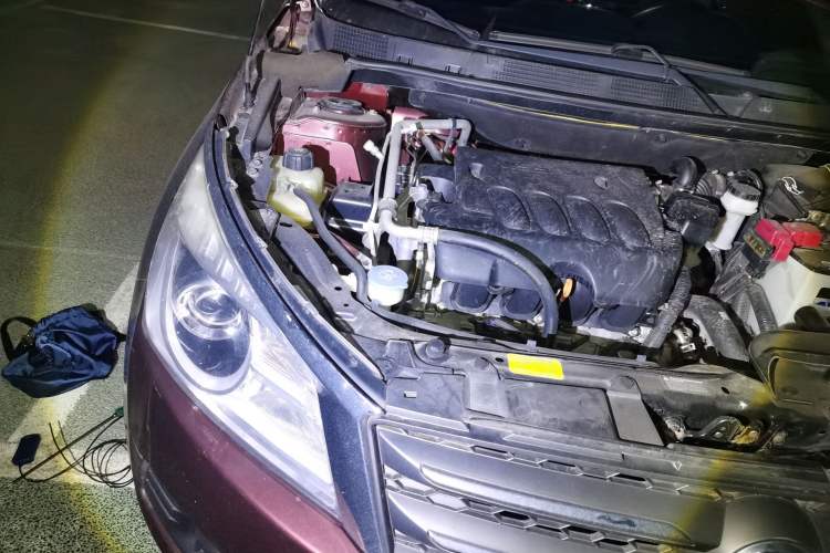 Used Venucia T70 2015 2.0L CVT Smart Edition Engine Bay Right