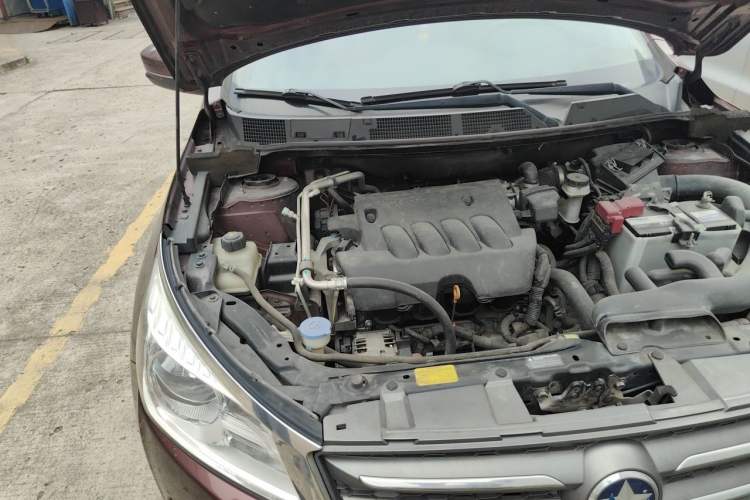 Used Venucia T70 2015 2.0L CVT Smart Choice Edition Engine Bay Right
