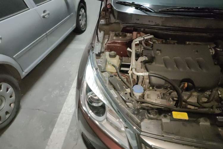 Used Venucia T70 2015 2.0L CVT Smart Edition Engine Bay Right
