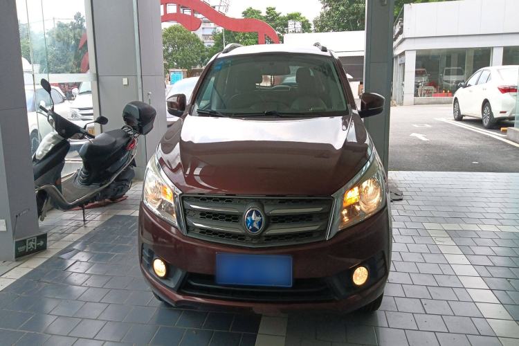 Used Venucia T70 2015 2.0L CVT Smart Choice Edition Exterior 1