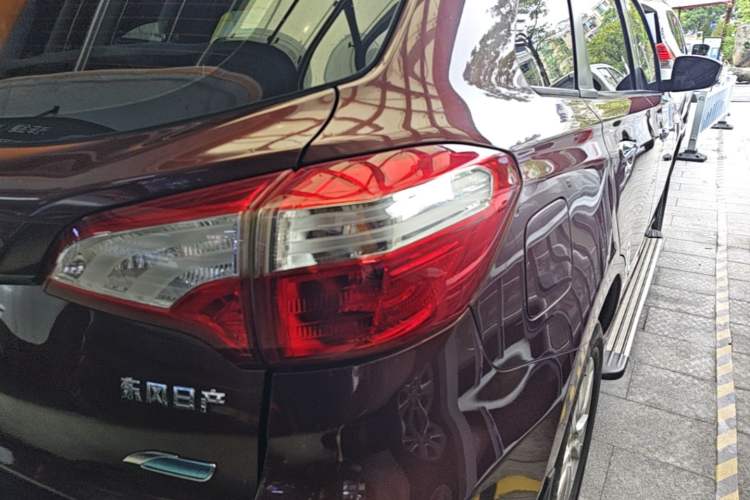 Used Venucia T70 2015 2.0L CVT Smart Choice Edition Exterior 3