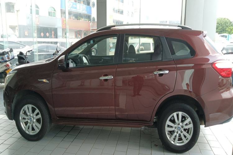 Used Venucia T70 2015 2.0L CVT Smart Choice Edition Exterior 3