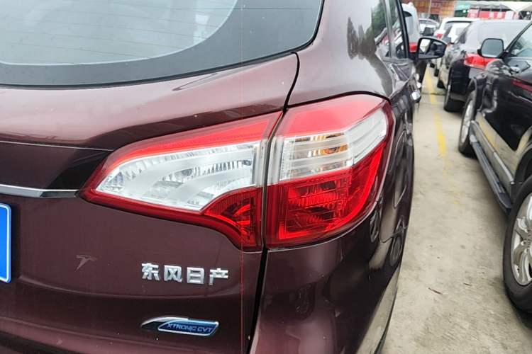 Used Venucia T70 2015 2.0L CVT Smart Edition Exterior 3