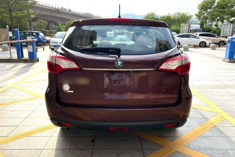 Used Venucia T70 2015 1.6L Manual Ruixing Edition Exterior 3