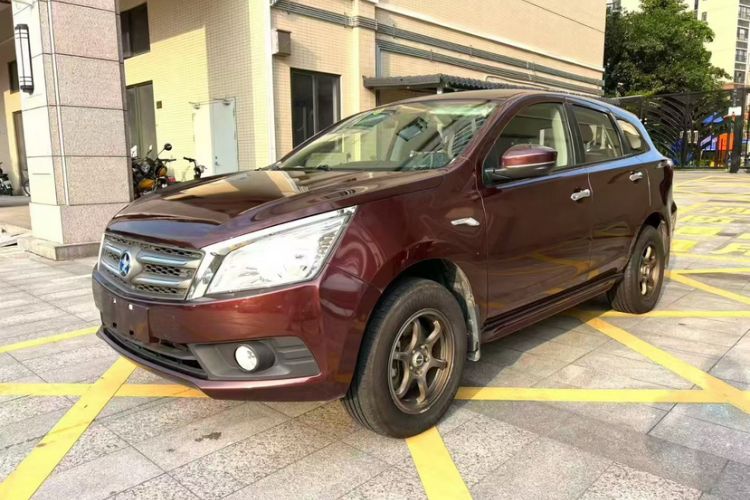 Used Venucia T70 2015 1.6L Manual Ruixing Edition Exterior 4