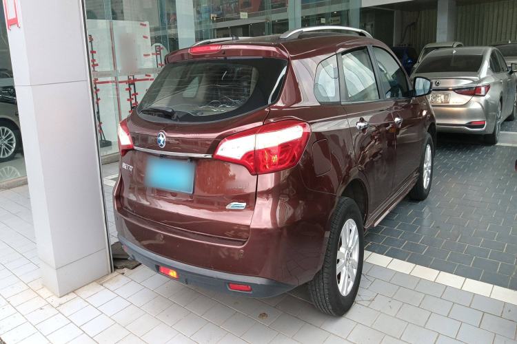 Used Venucia T70 2015 2.0L CVT Smart Choice Edition Exterior 5