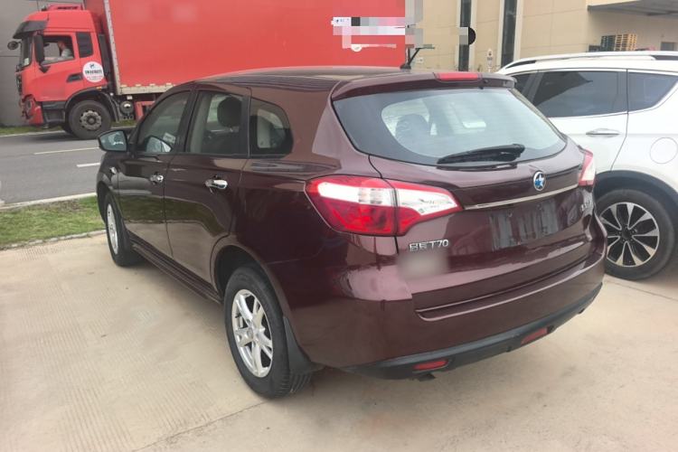 Used Venucia T70 2015 1.6L Manual Ruixing Edition Exterior 5