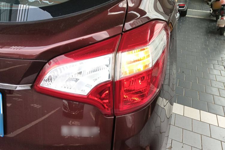 Used Venucia T70 2015 2.0L CVT Smart Choice Edition Exterior 6