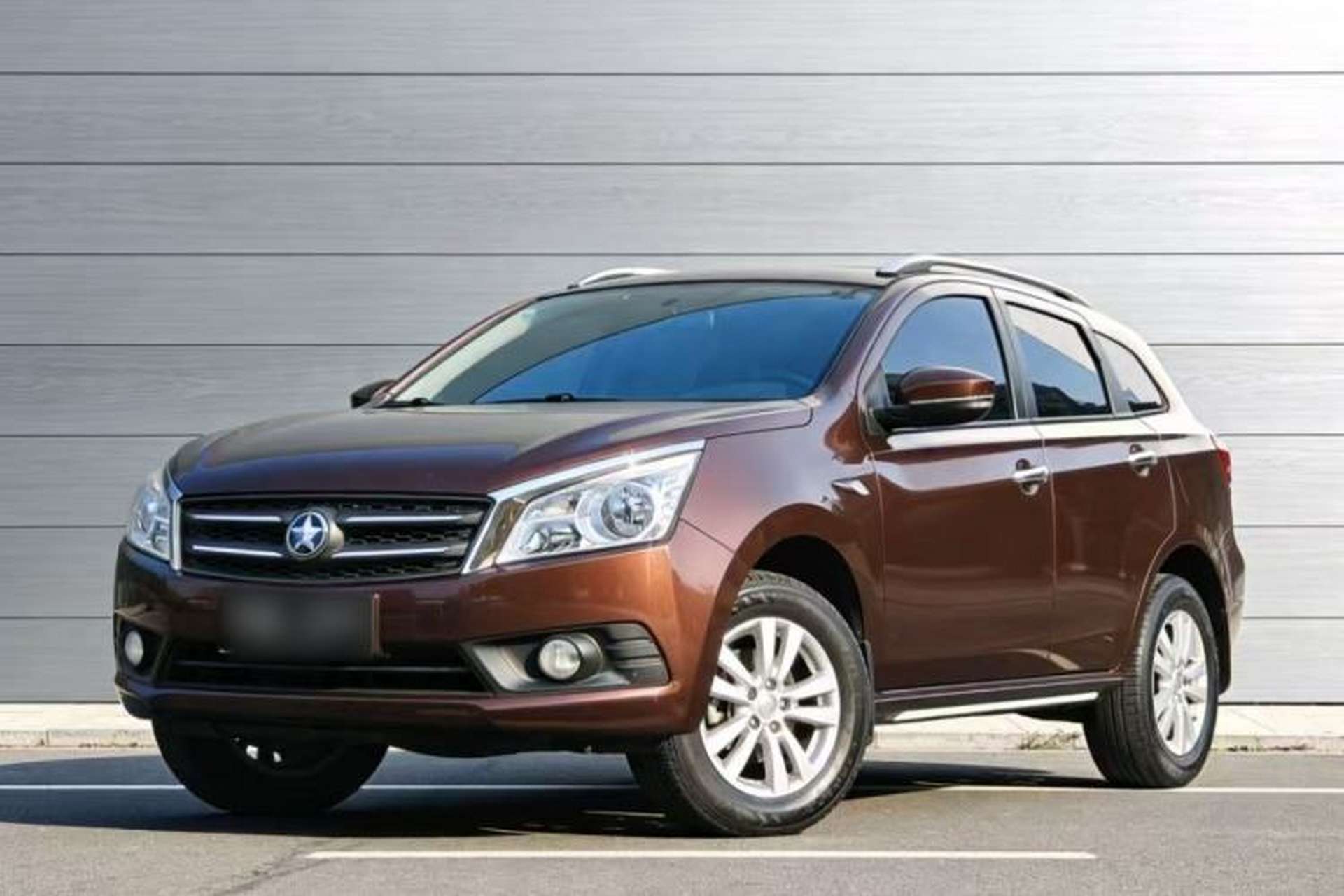 Used Venucia T70 2015 2.0L CVT Smart Choice Edition Front Left 45 Deg