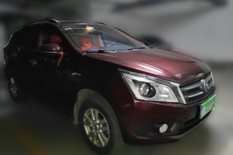 Used Venucia T70 2015 2.0L CVT Smart Edition Front Right 45 Deg