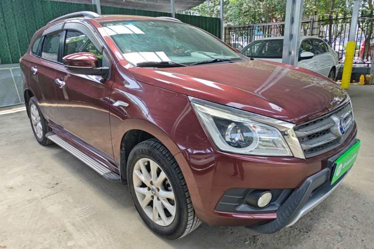 Used Venucia T70 2015 2.0L CVT Smart Edition Front Right 45 Deg