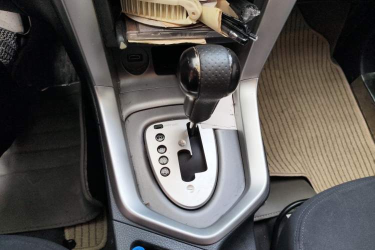 Used Venucia T70 2015 2.0L CVT Smart Edition Gear Lever
