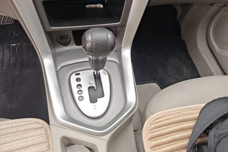 Used Venucia T70 2015 2.0L CVT Smart Edition Gear Lever