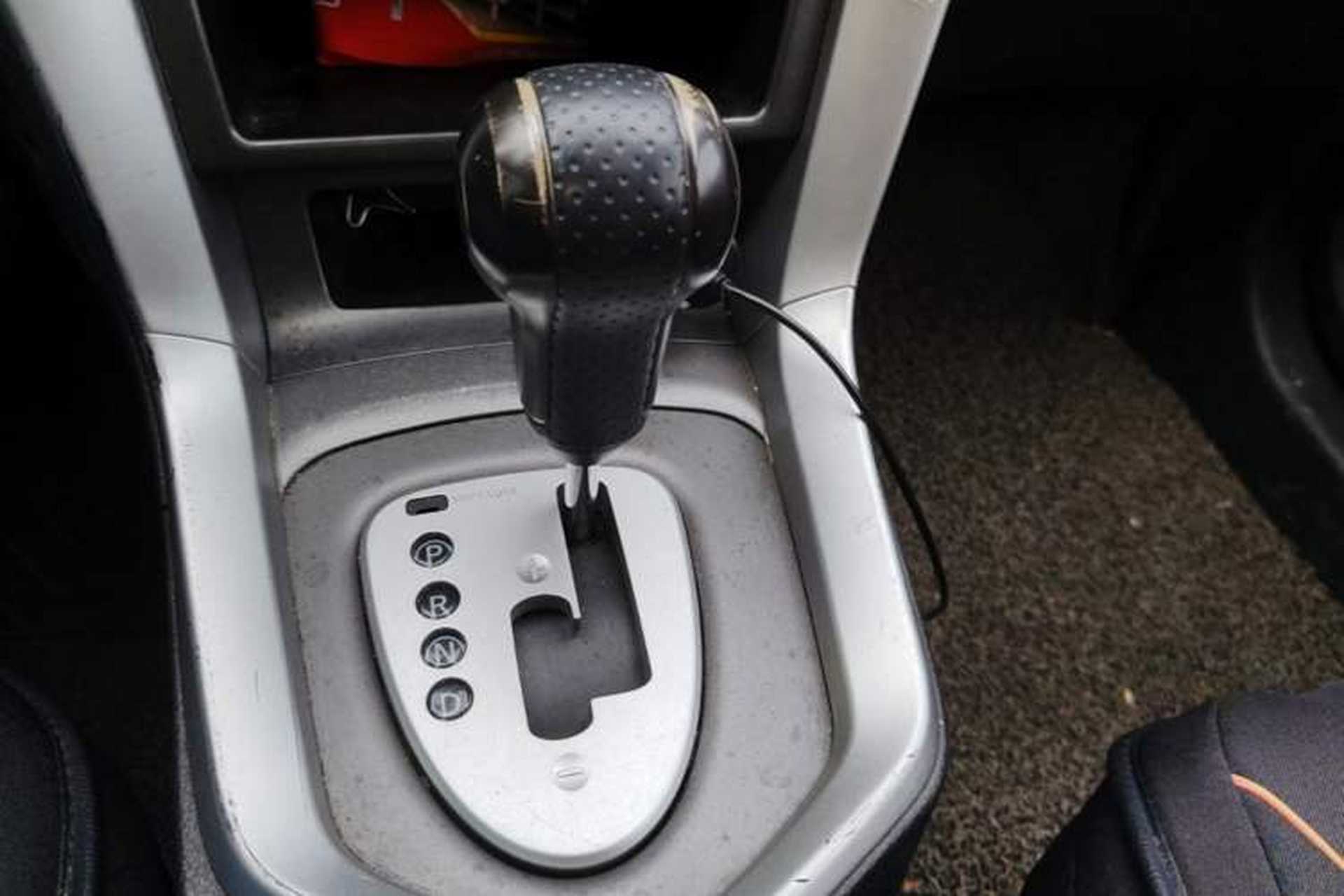 Used Venucia T70 2015 2.0L CVT Smart Choice Edition Gear Lever