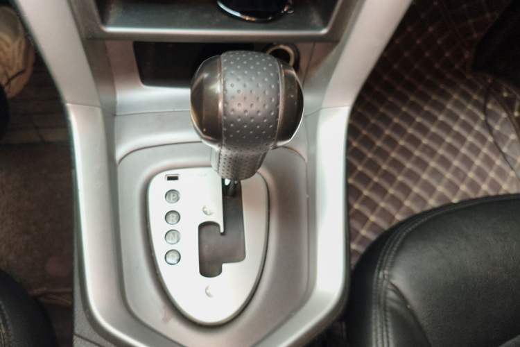 Used Venucia T70 2015 2.0L CVT Smart Choice Edition Gear Lever