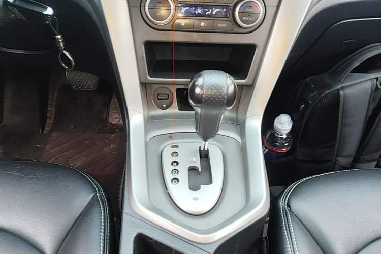 Used Venucia T70 2015 2.0L CVT Smart Edition Gear Lever