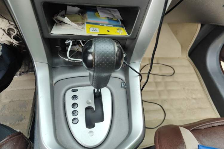 Used Venucia T70 2015 2.0L CVT Smart Choice Edition Gear Lever