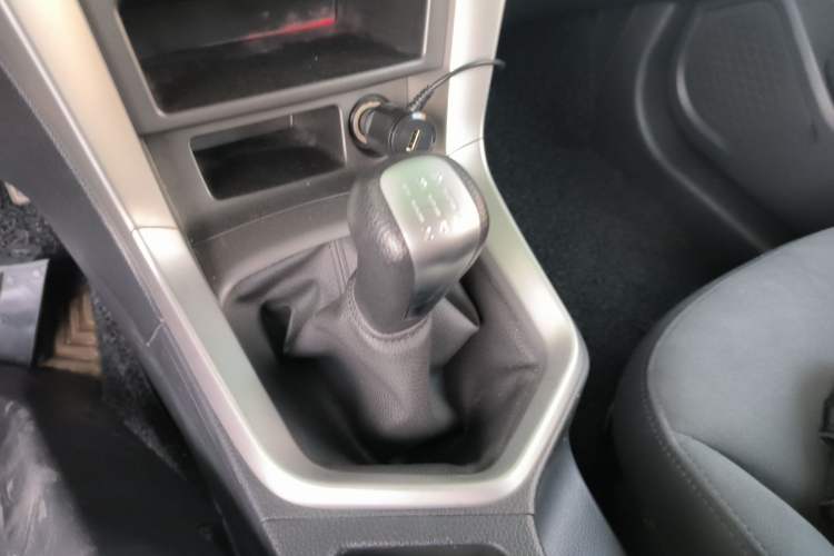 Used Venucia T70 2015 1.6L Manual Ruixing Edition Gear Lever