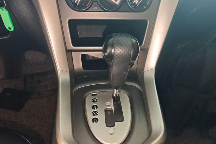 Used Venucia T70 2015 2.0L CVT Smart Choice Edition Gear Lever