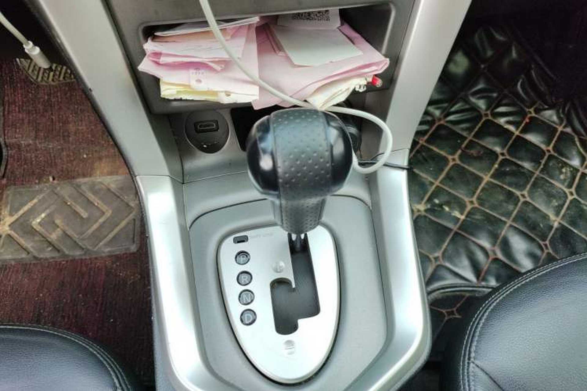Used Venucia T70 2015 2.0L CVT Smart Edition Gear Lever