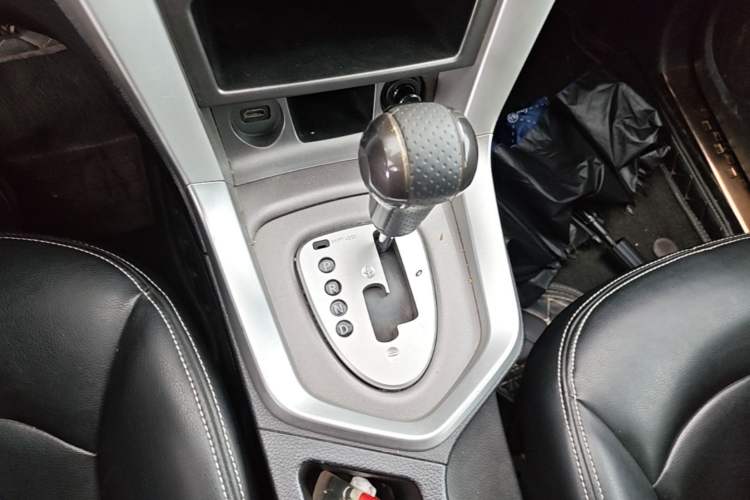 Used Venucia T70 2015 2.0L CVT Smart Edition Gear Lever