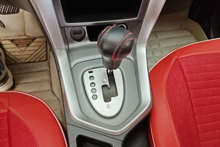 Used Venucia T70 2015 2.0L CVT Smart Edition Gear Lever