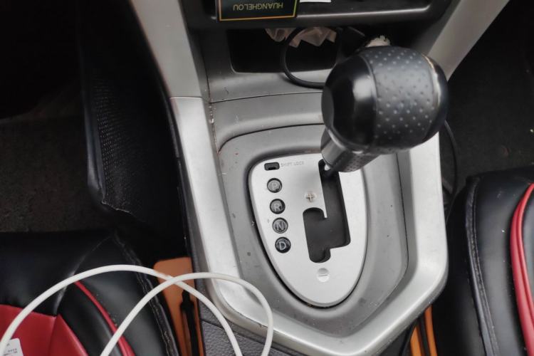 Used Venucia T70 2015 2.0L CVT Smart Choice Edition Gear Lever