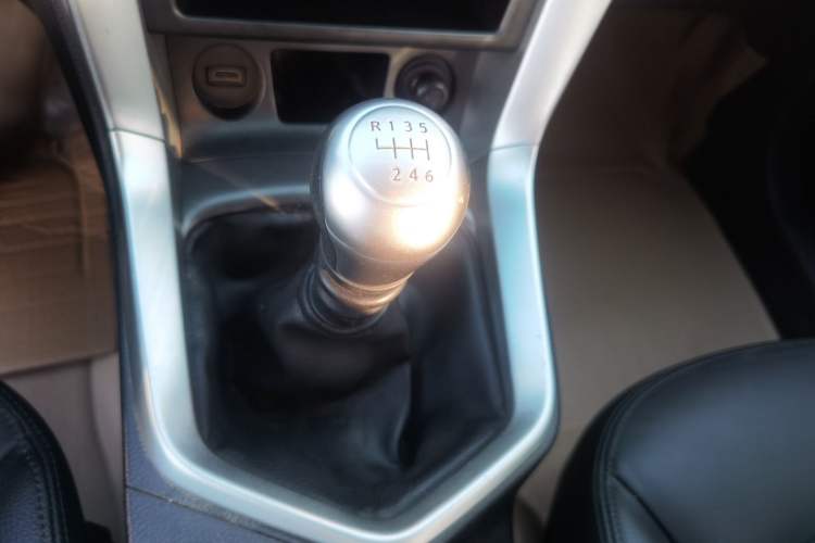 Used Venucia T70 2015 2.0L Manual RuiXiang Edition Gear Lever