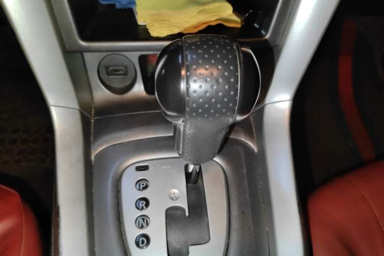 Used Venucia T70 2015 2.0L CVT Smart Edition Gear Lever