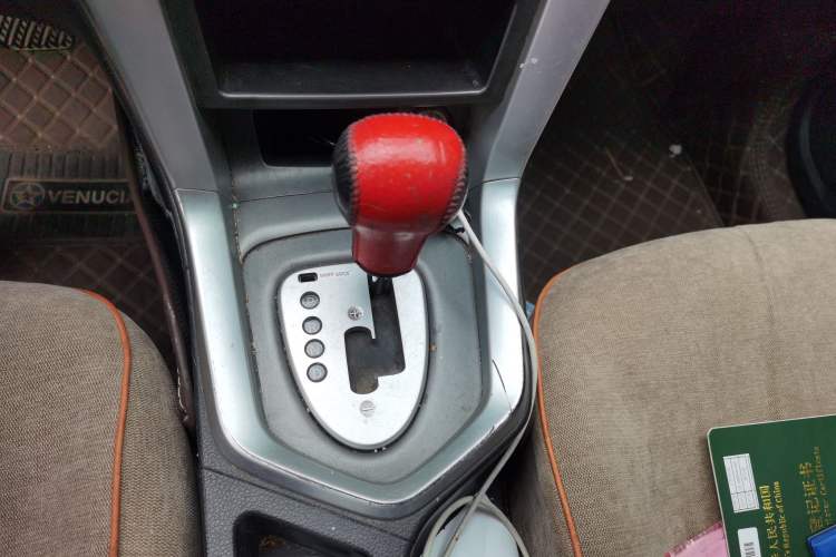 Used Venucia T70 2015 2.0L CVT Smart Choice Edition Gear Lever