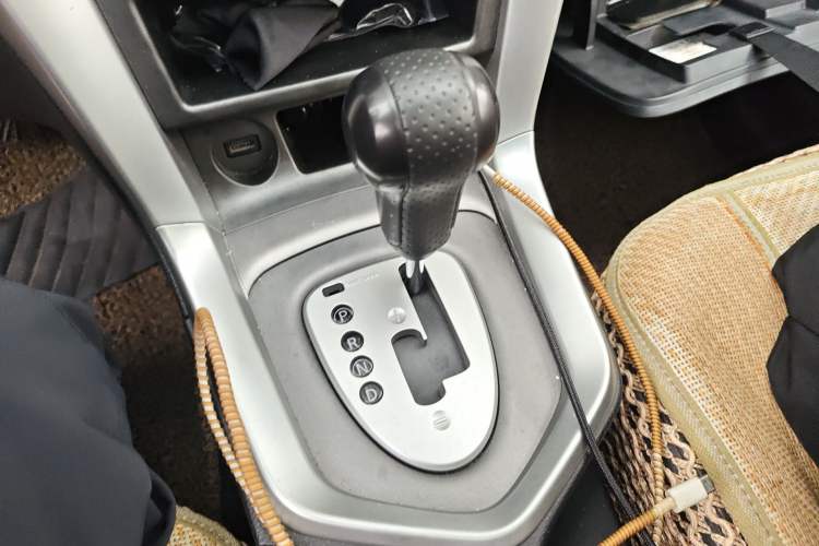 Used Venucia T70 2015 2.0L CVT Smart Edition Gear Lever