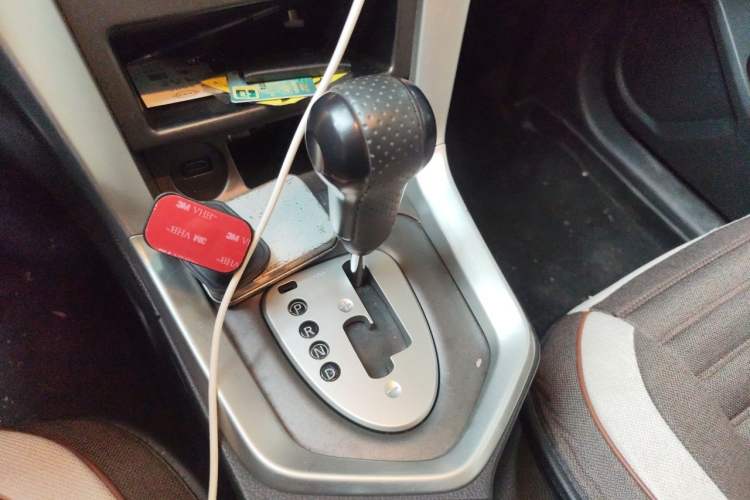 Used Venucia T70 2015 2.0L CVT Smart Edition Gear Lever
