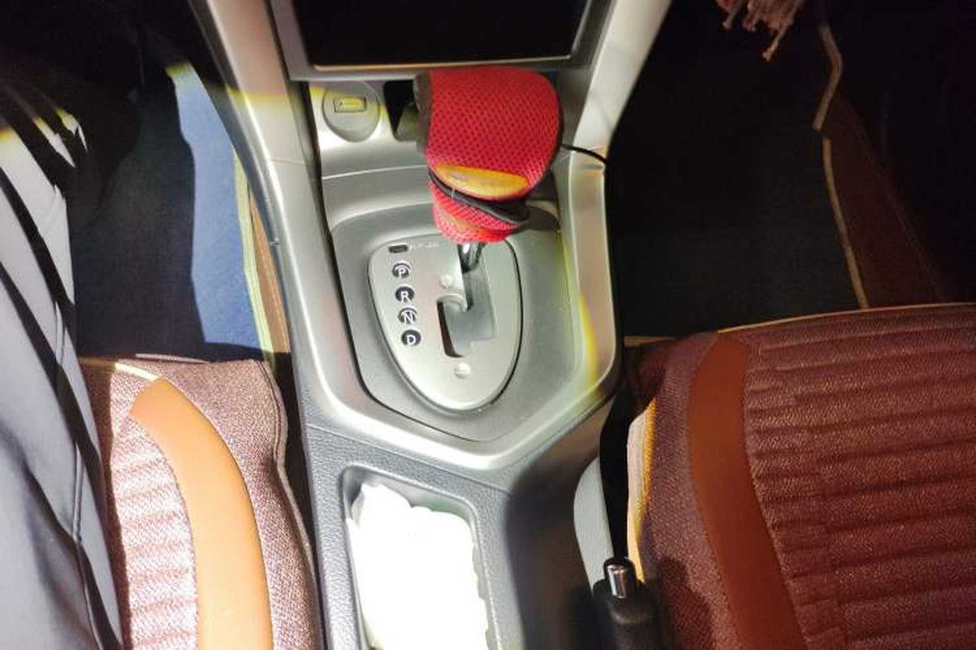 Used Venucia T70 2015 2.0L CVT Smart Edition Gear Lever