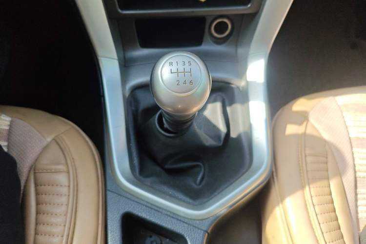 Used Venucia T70 2015 2.0L Manual RuiQu Version Gear Lever