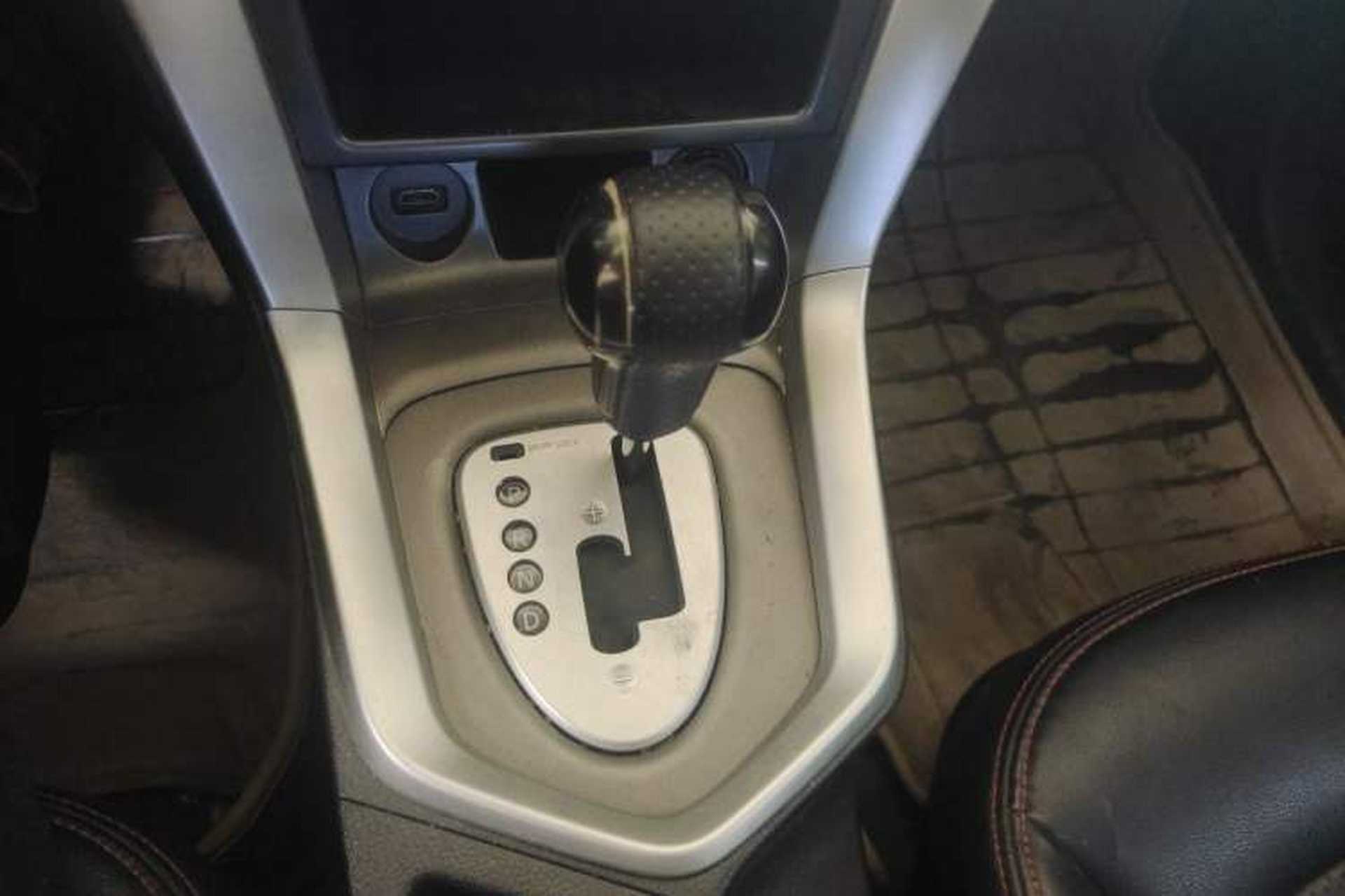 Used Venucia T70 2015 2.0L CVT Smart Edition Gear Lever