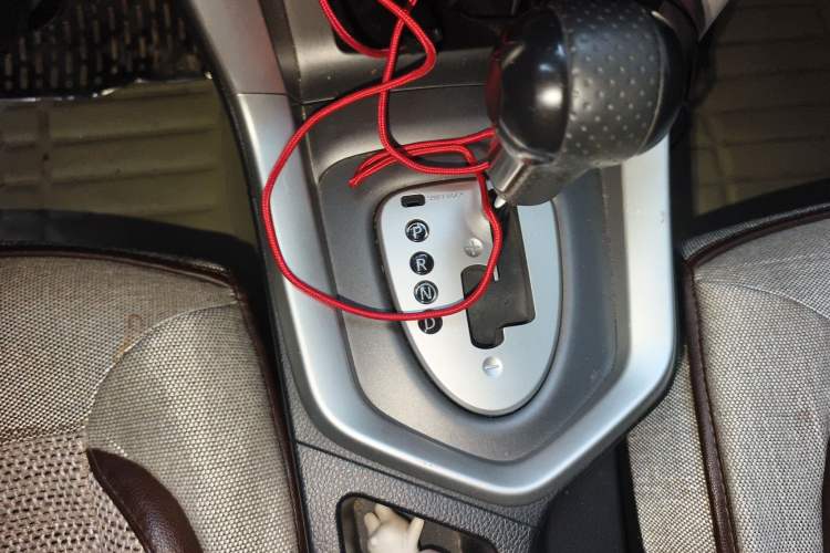 Used Venucia T70 2015 2.0L CVT Smart Choice Edition Gear Lever