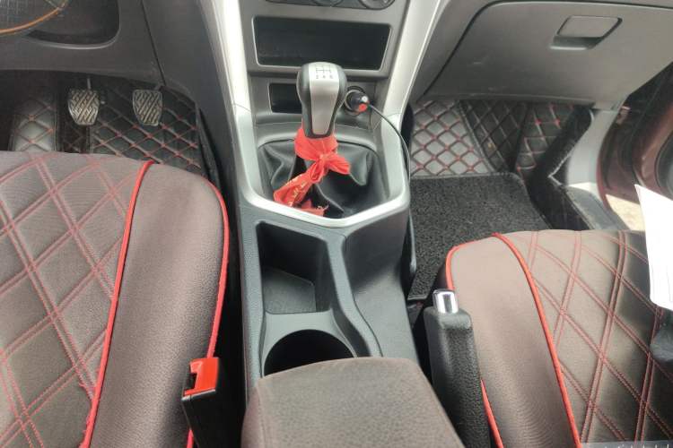 Used Venucia T70 2015 1.6L Manual Ruixing Edition Gear Lever