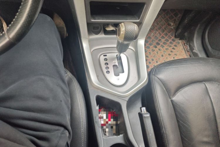 Used Venucia T70 2015 2.0L CVT Smart Edition Gear Lever