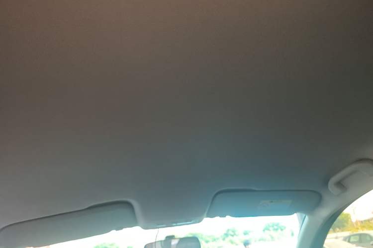 Used Venucia T70 2015 2.0L CVT Smart Choice Edition Headliner