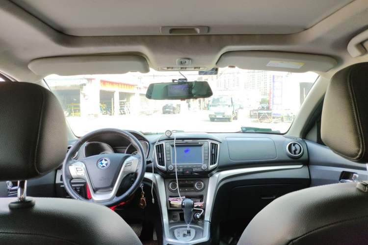 Used Venucia T70 2015 2.0L CVT Smart Edition Headliner