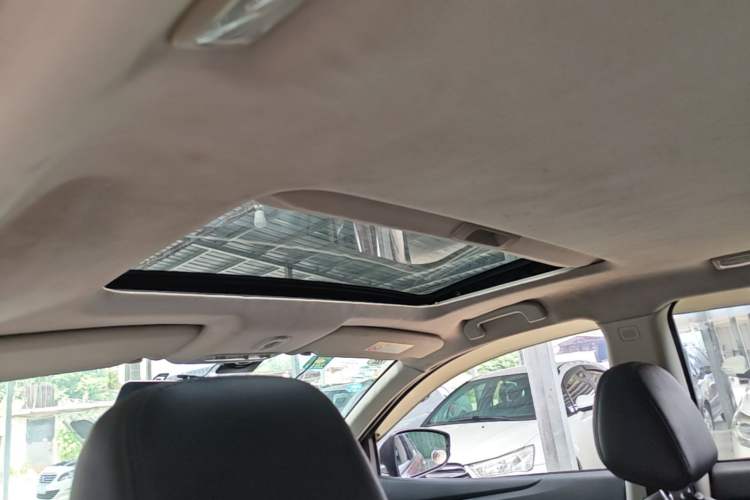 Used Venucia T70 2015 2.0L CVT Smart Edition Headliner