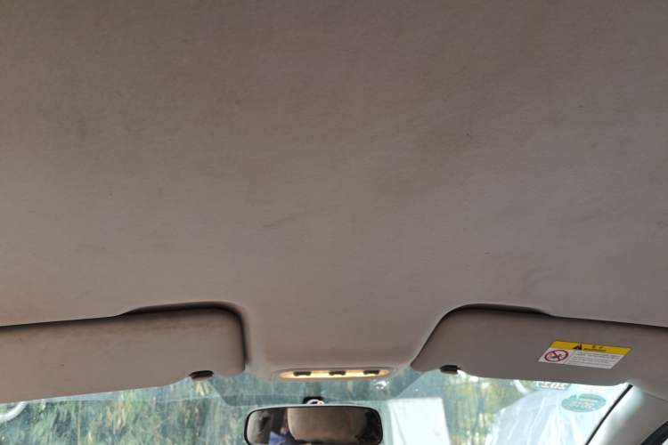 Used Venucia T70 2015 2.0L CVT Smart Choice Edition Headliner