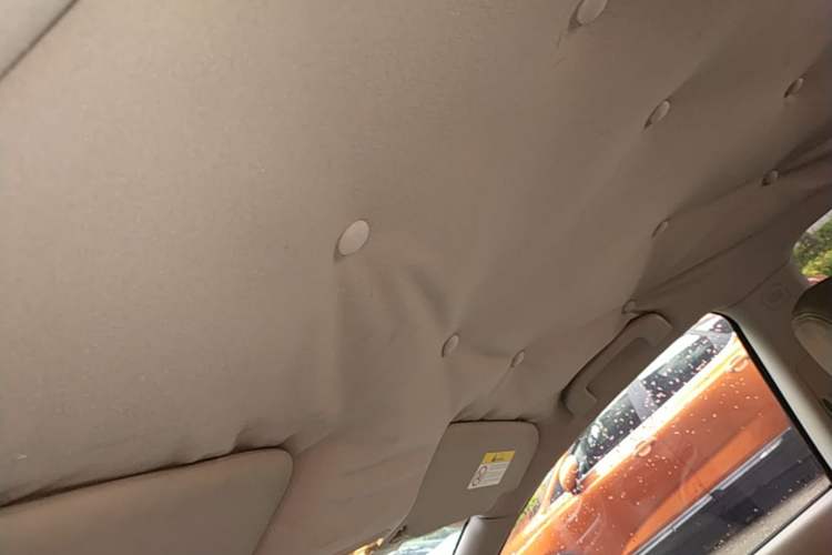 Used Venucia T70 2015 2.0L CVT Smart Choice Edition Headliner