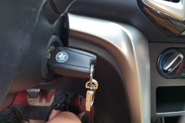 Used Venucia T70 2015 2.0L Manual RuiXiang Edition Interior 1