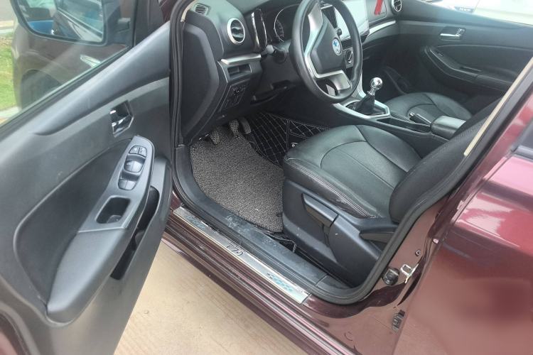 Used Venucia T70 2015 1.6L Manual Ruixing Edition Interior 2