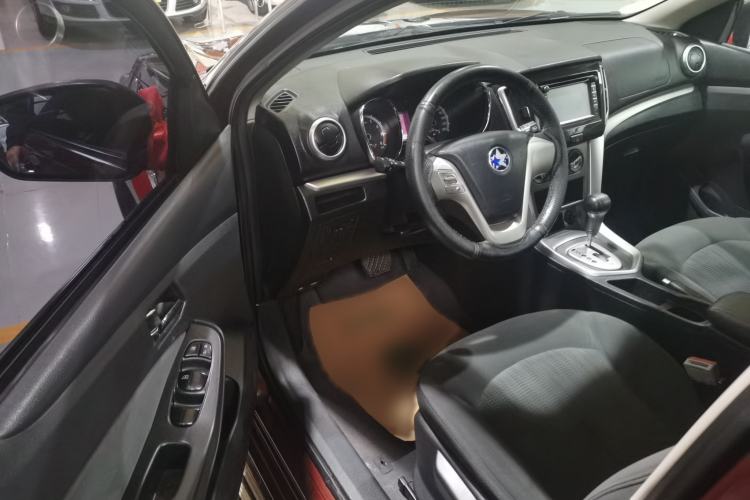 Used Venucia T70 2015 2.0L CVT Smart Choice Edition Interior 2