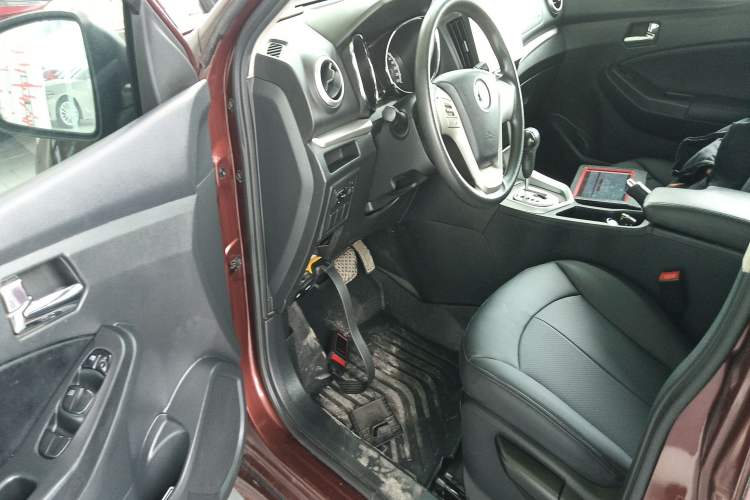 Used Venucia T70 2015 2.0L CVT Smart Choice Edition Interior 3