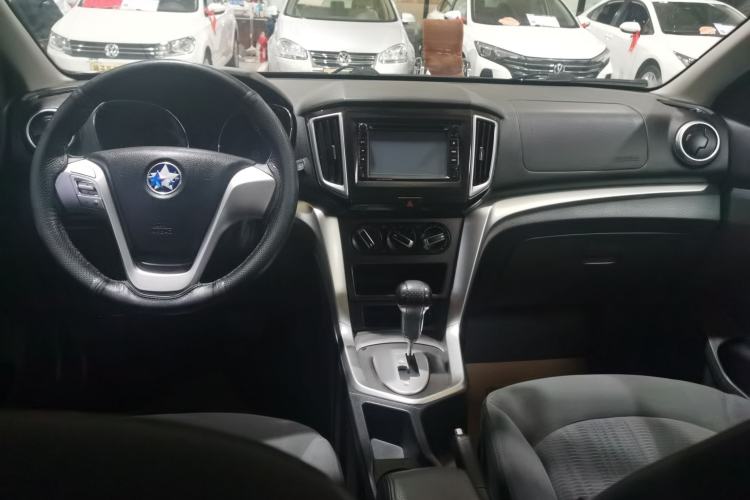 Used Venucia T70 2015 2.0L CVT Smart Choice Edition Interior 3