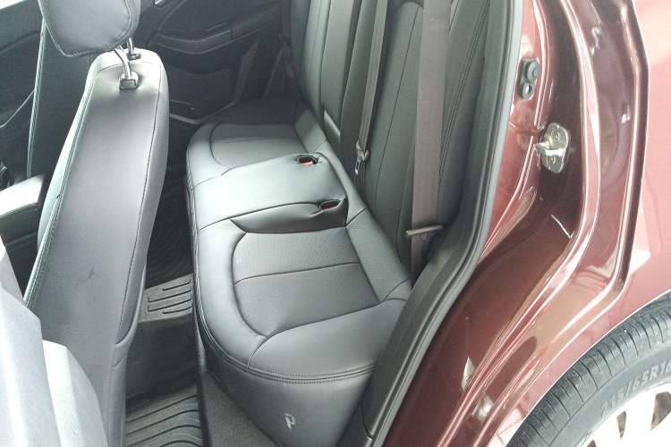 Used Venucia T70 2015 2.0L CVT Smart Choice Edition Interior 4